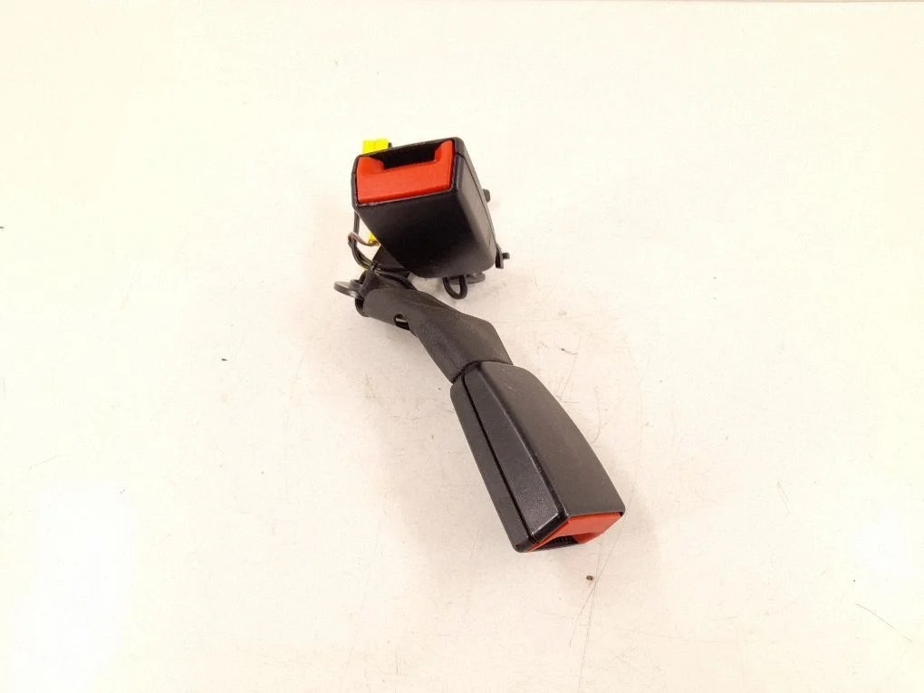 Middle seatbelt buckle (rear) 2128600469