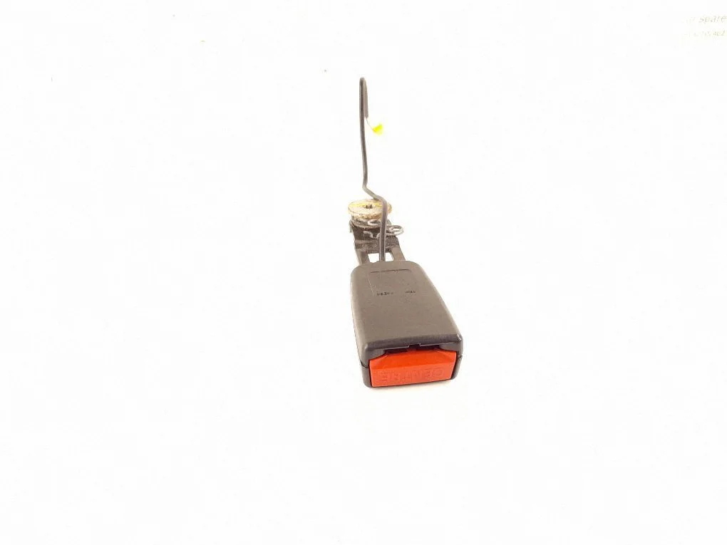 Middle seatbelt buckle (rear) 1648600769