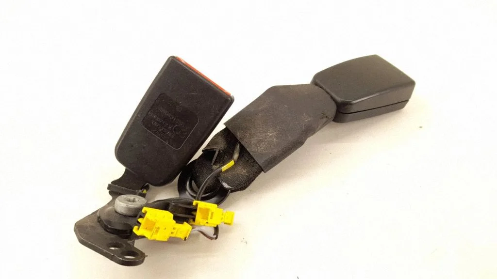 Middle seatbelt buckle (rear) 2048603269