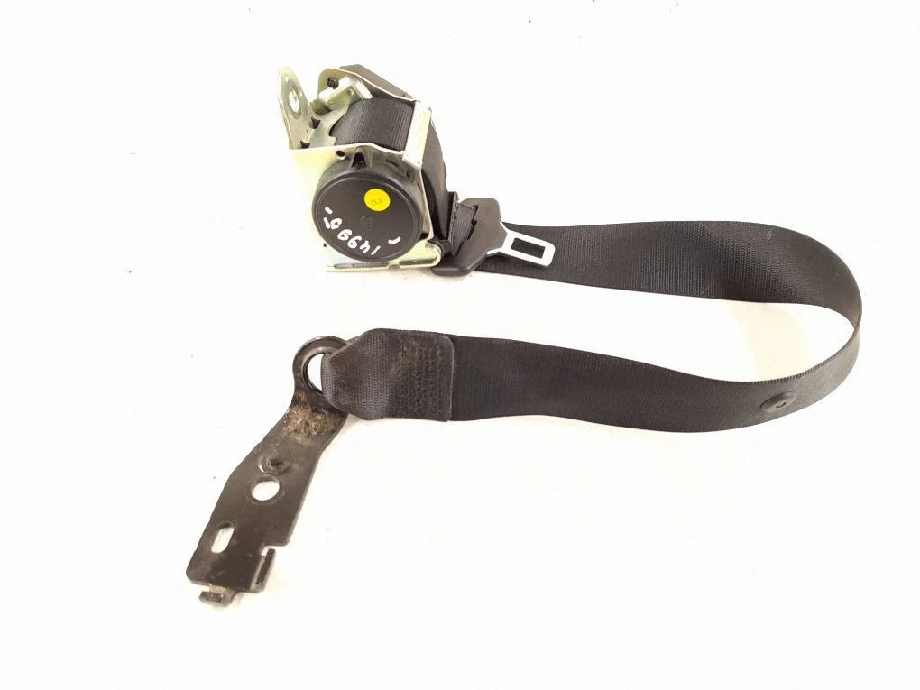 Middle seatbelt (rear) 2138601385