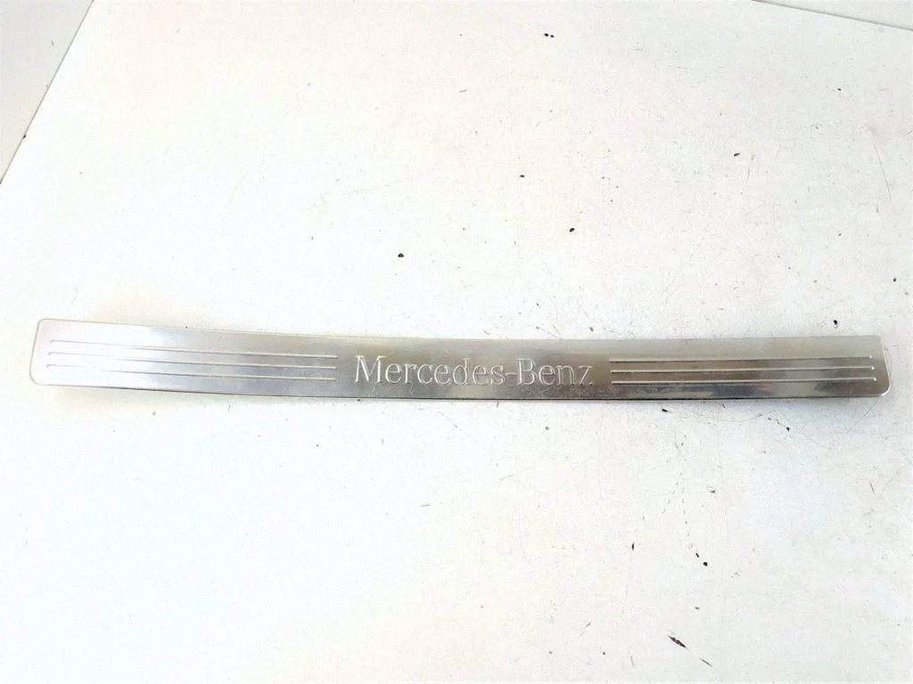 Front sill trim cover 2046800135
