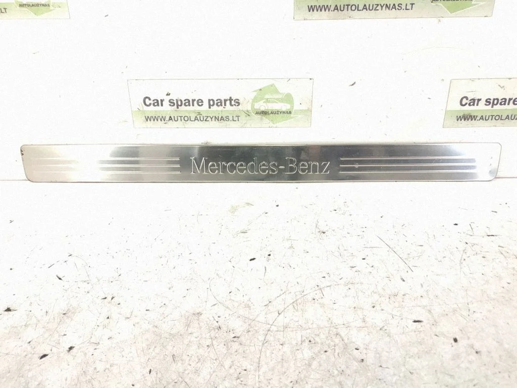 Priekšējā sliekšņa apdare (iekšējā) 2046800135