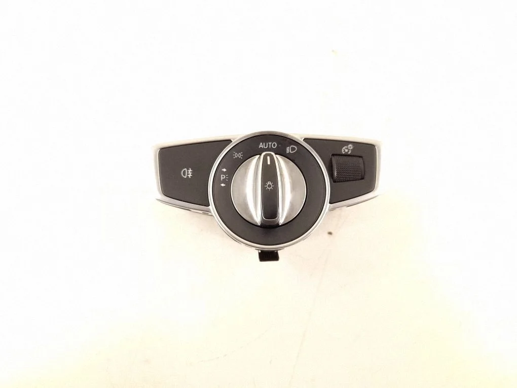 Light switch 2059051810