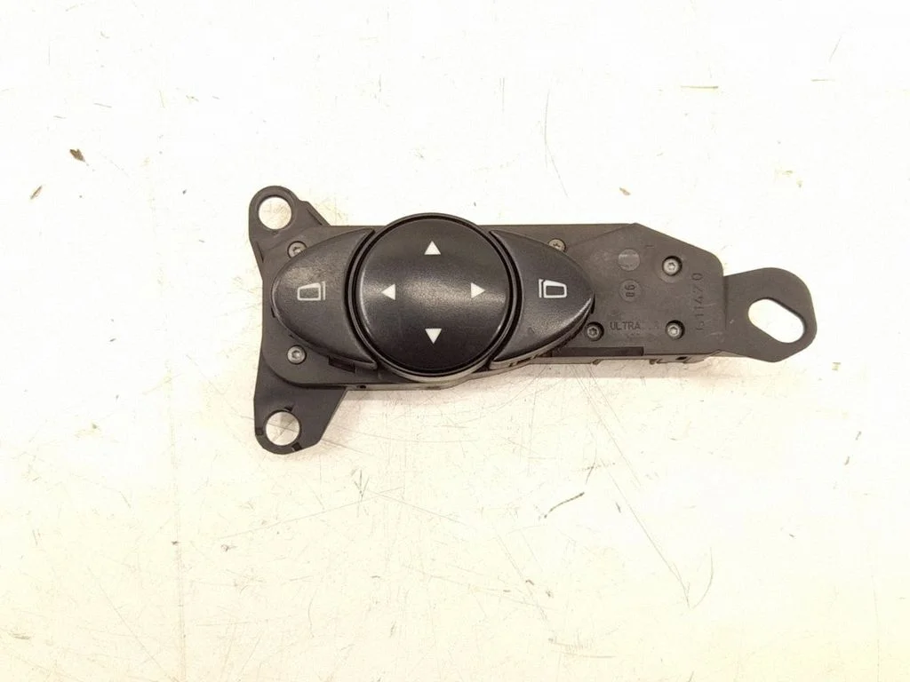 Wing mirror switch 2118215379