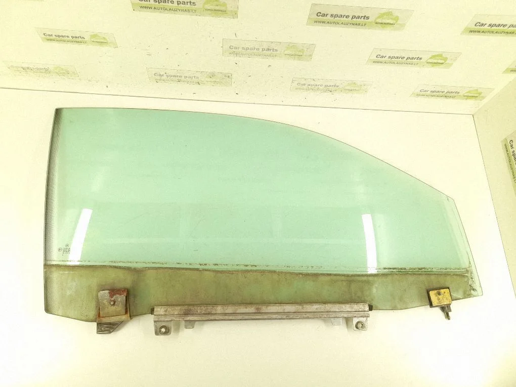 Front door window glass four-door 2087200818