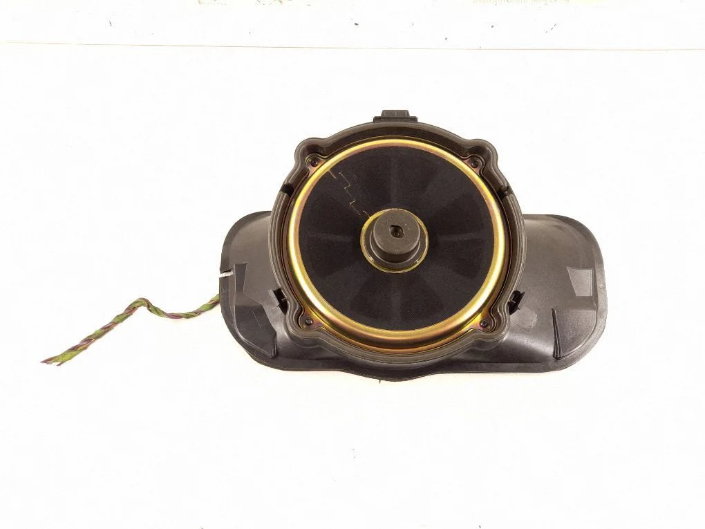 Parcel shelf speaker 2038202102 – Mercedes-Benz C-Class W203 (2000-2007)