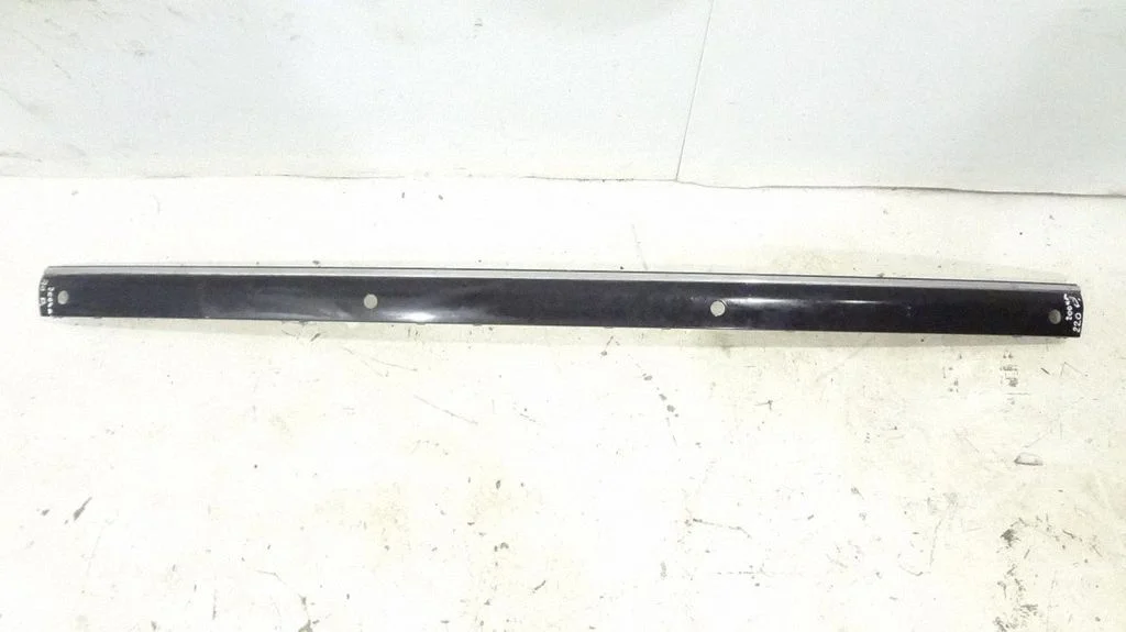Rear bumper trim bar molding – Mercedes-Benz S-Class W220 (1998-2006)