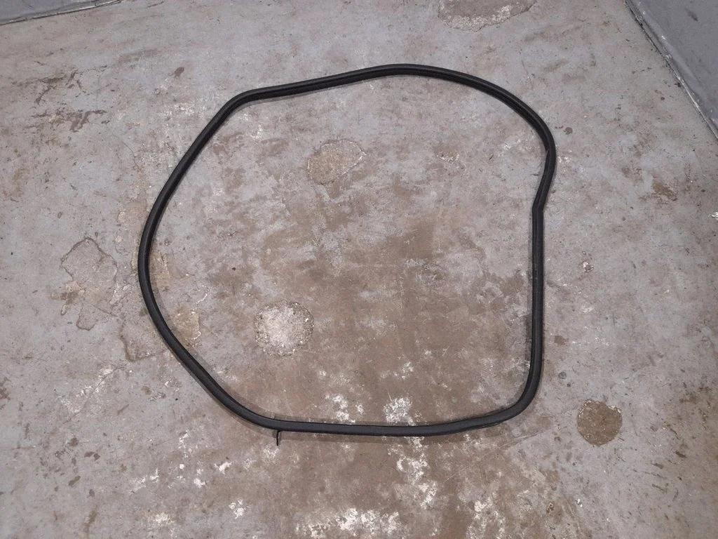 Rubber seal front door window/glass 2046970751