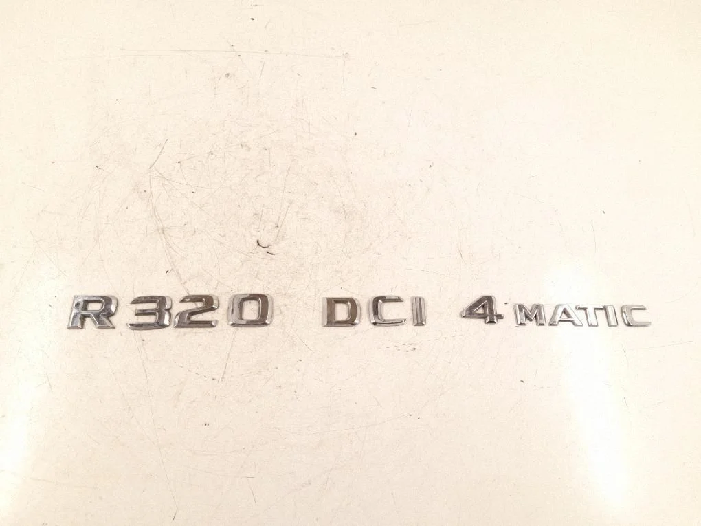 Manufacturers badge/model letters 2518170115