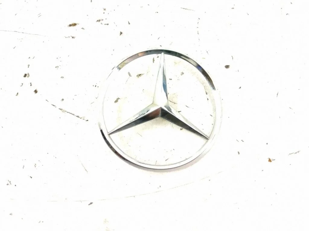 Ražotāja emblēma/modeļa burti – Mercedes-Benz E klase W211 (2002-2009)