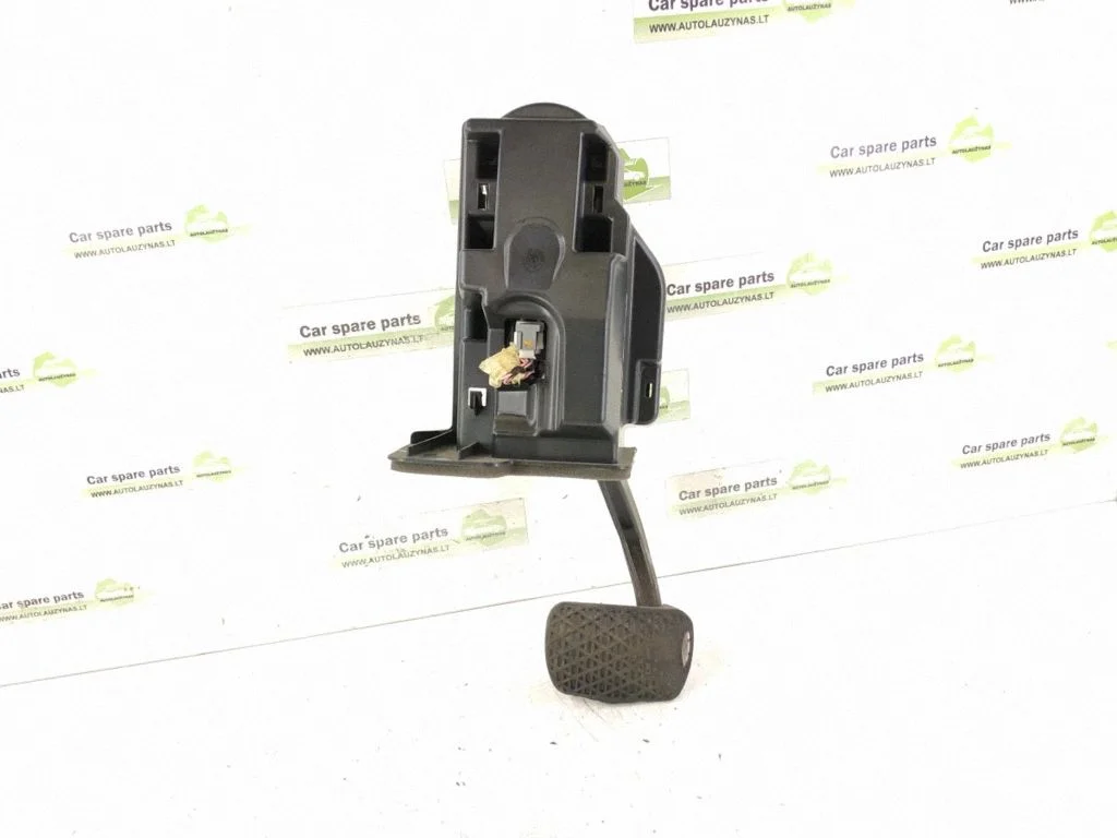 Brake pedal – Mercedes-Benz GLK-Class (X204) (2008-2016)