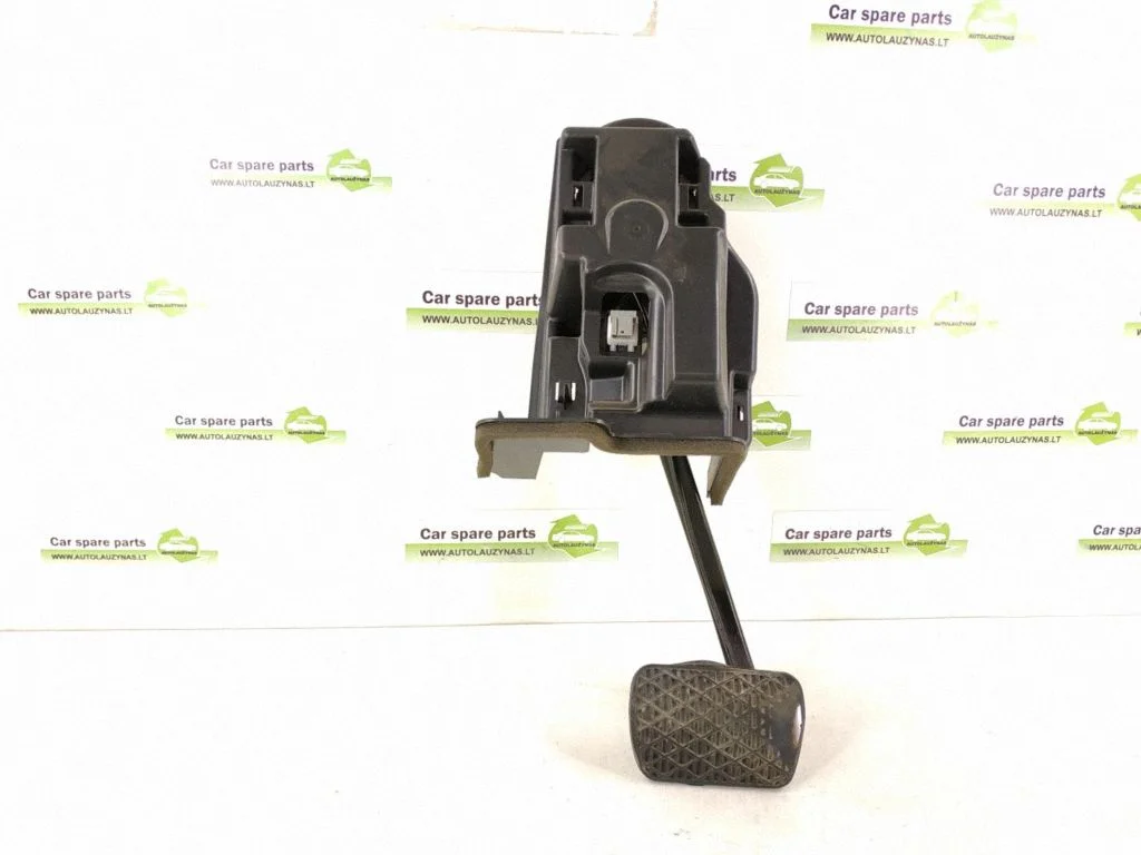 Brake pedal – Mercedes-Benz GLK-Class (X204) (2008-2016)