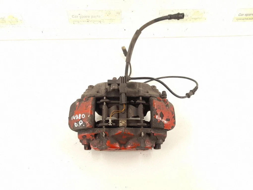 Front brake caliper – right
