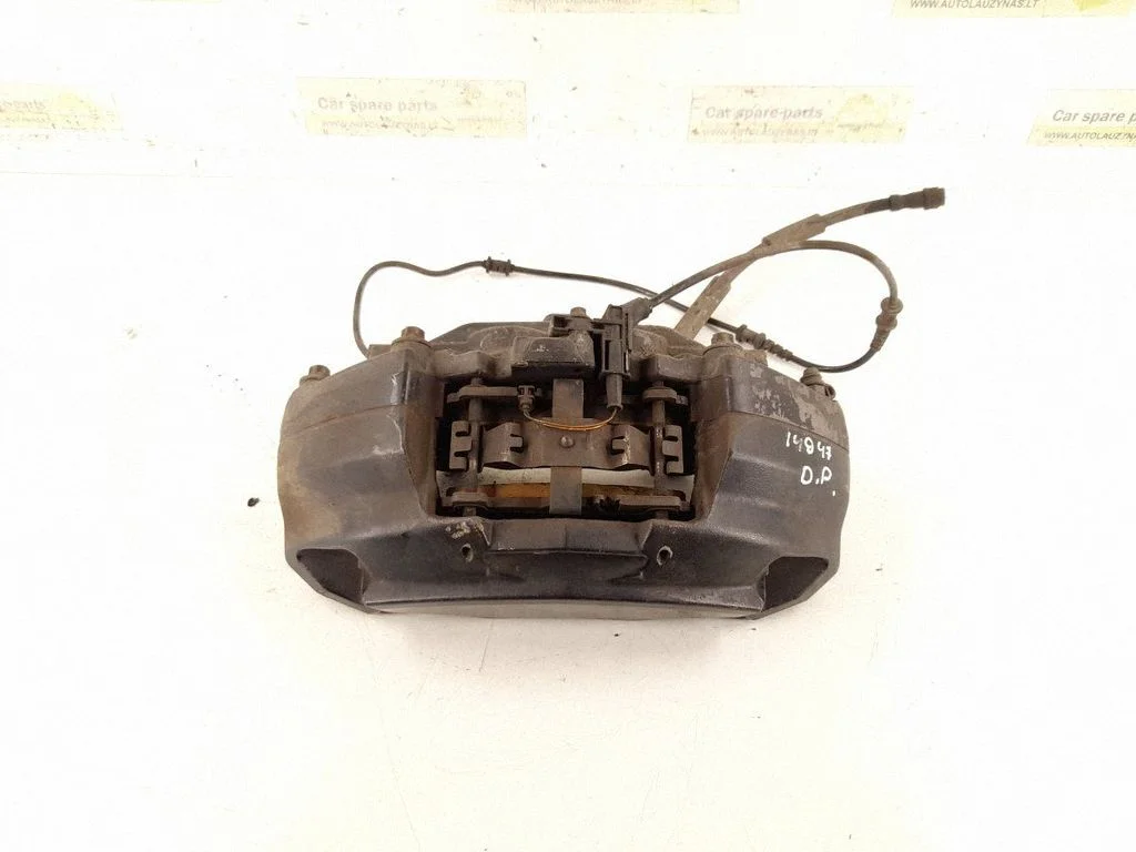 Front brake caliper – right