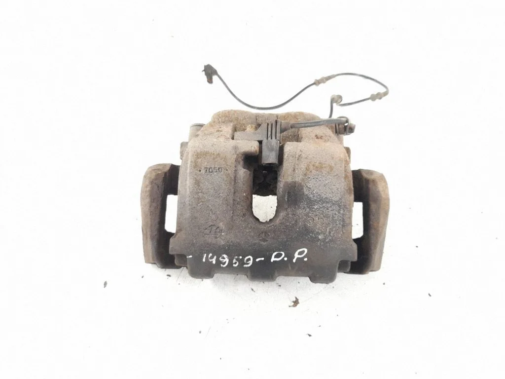 Front brake caliper – right