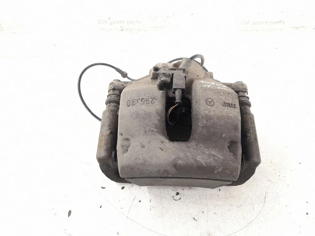Front brake caliper – right