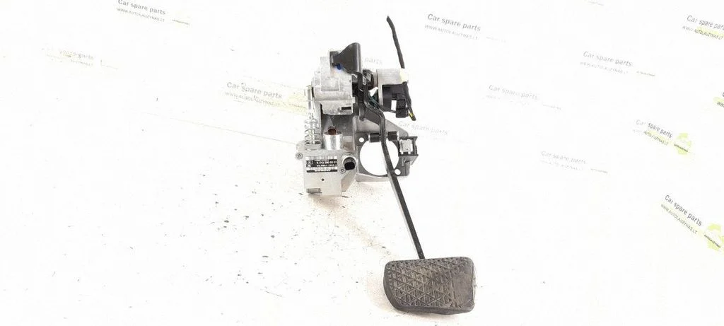 Brake pedal – Mercedes-Benz E-Class W212 (2009-2016)