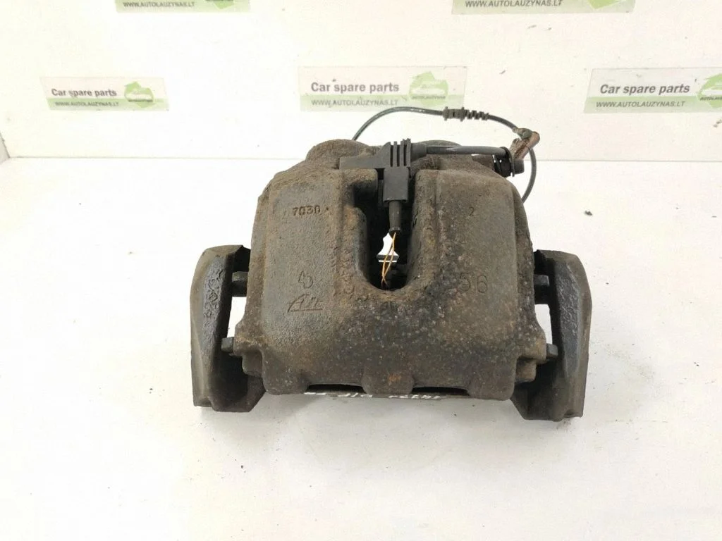 Front brake caliper – right