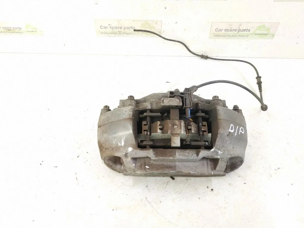 Front brake caliper – right