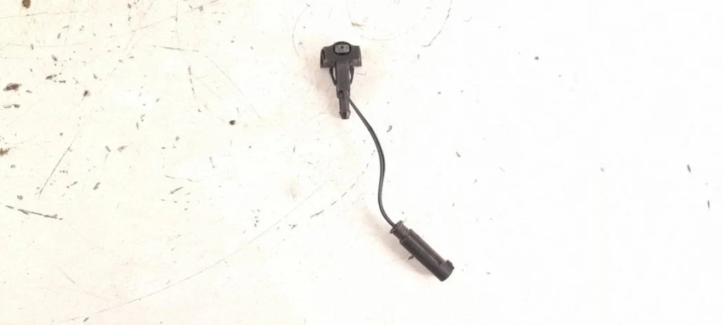 Windshield washer spray nozzle – rear