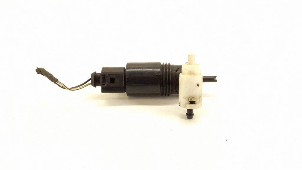 Windshield washer spray nozzle