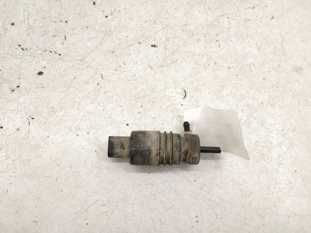Windshield washer spray nozzle