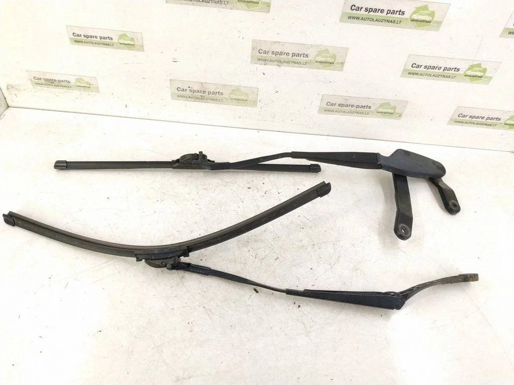 Front wiper blade arm – Mercedes-Benz C-Class AMG W204 (2007-2014)