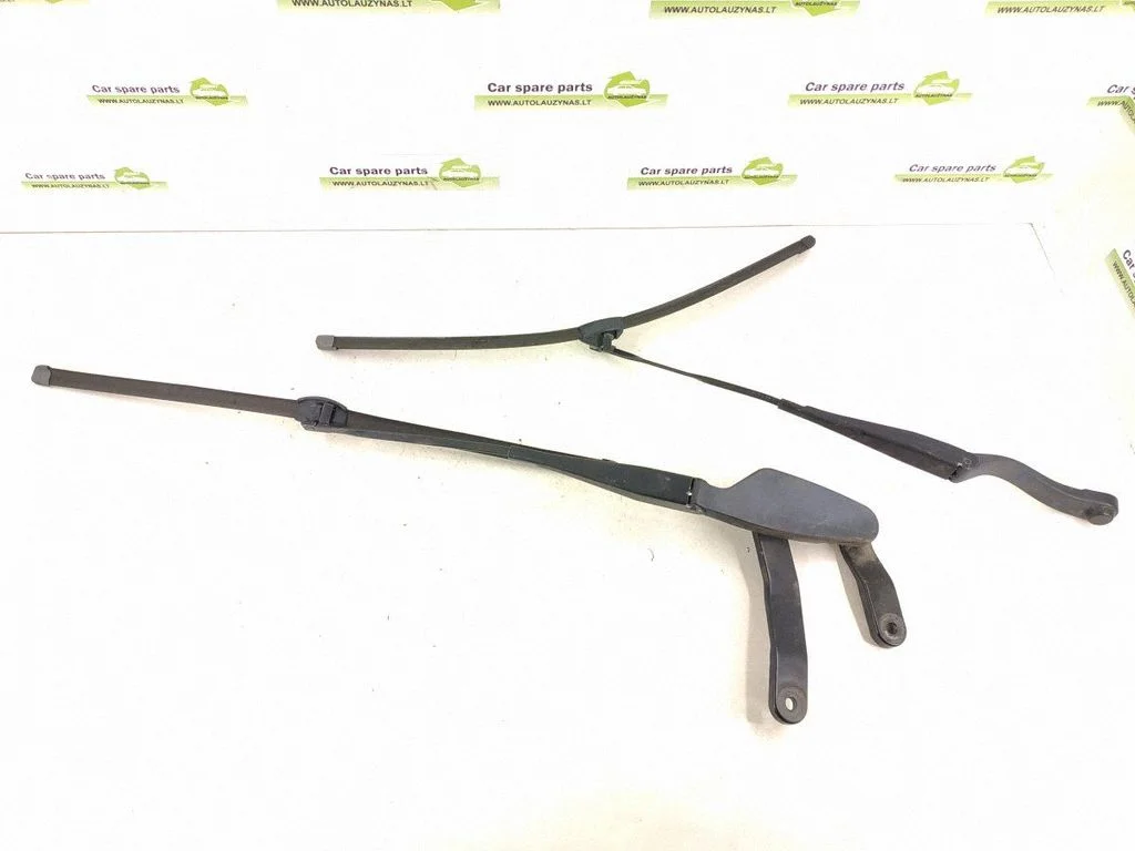 Front wiper blade arm – Mercedes-Benz C-Class AMG W204 (2007-2014)