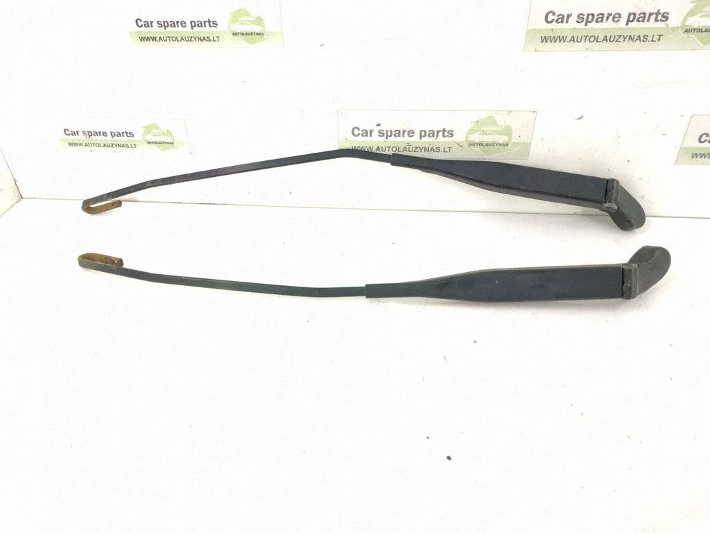Front wiper blade arm – right