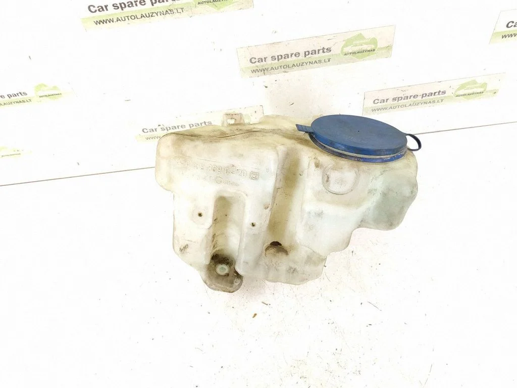 Windshield washer fluid reservoir/tank
