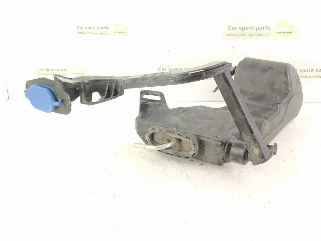 Windshield washer fluid reservoir/tank