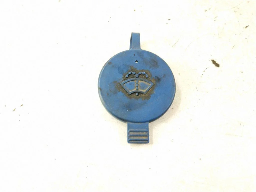 Windshield washer fluid reservoir/tank