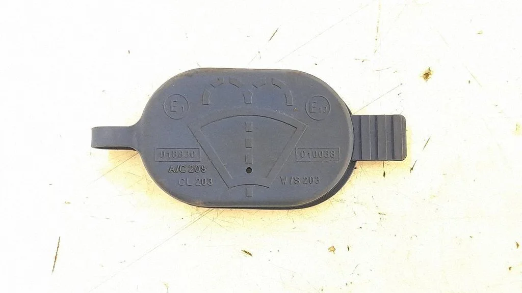 Windshield washer fluid reservoir/tank