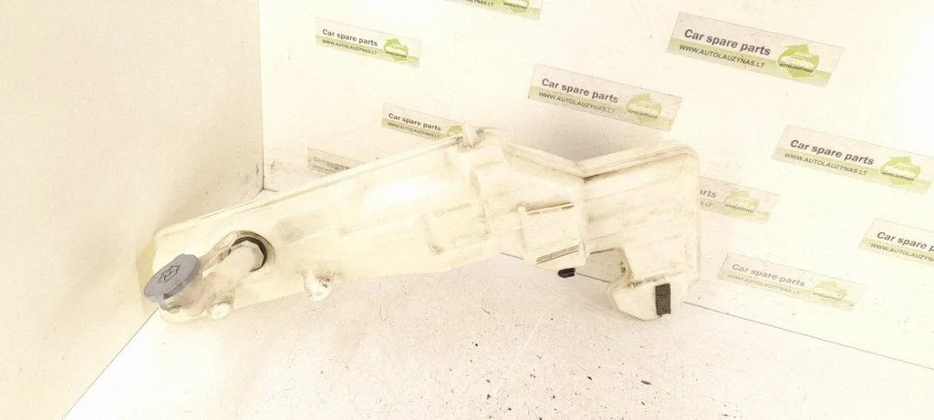Windshield washer fluid reservoir/tank
