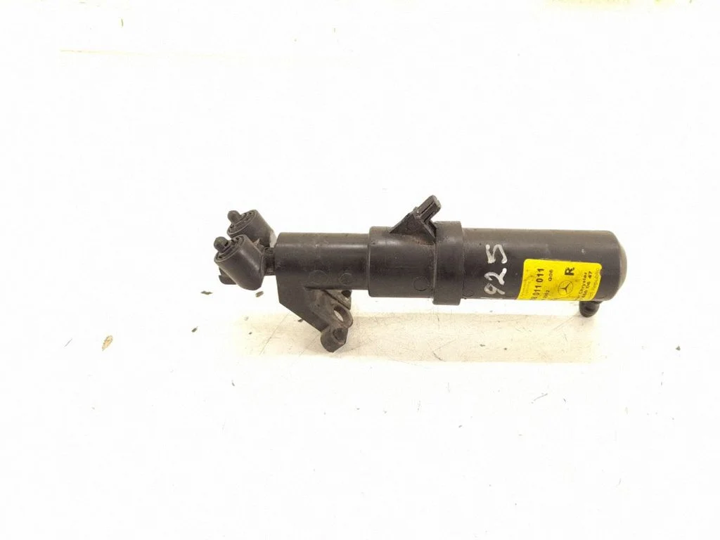 Headlight washer spray nozzle – right