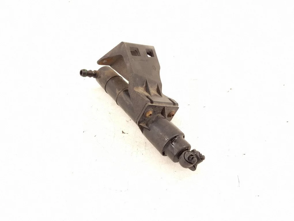 Headlight washer spray nozzle – Mercedes-Benz ML-Class W164 (2005-2011)