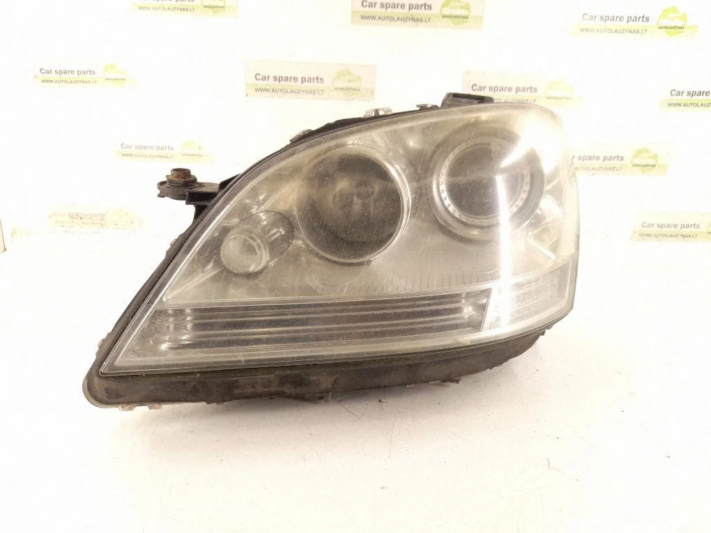 Headlight/headlamp – left