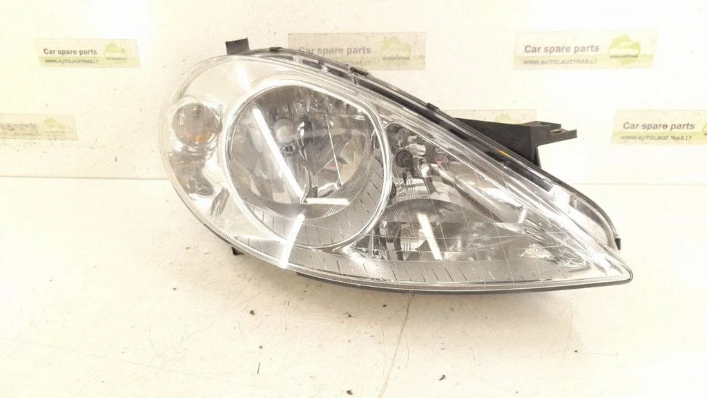Headlight/headlamp – right