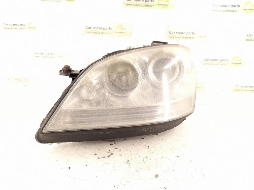 Headlight/headlamp – left