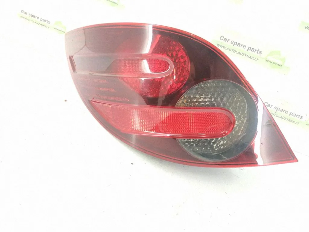 Rear/tail lights – left