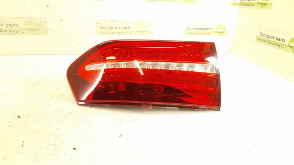 Rear/tail lights – left