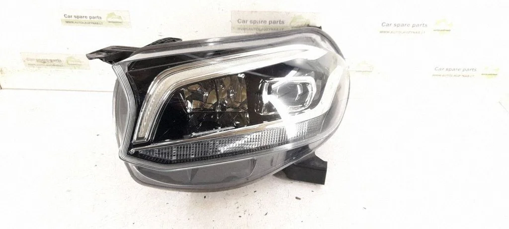 Headlight/headlamp – left
