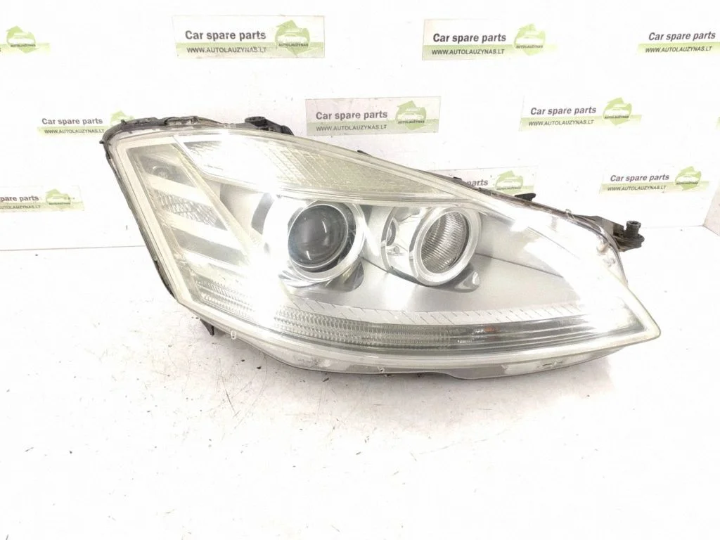 Headlight/headlamp – right