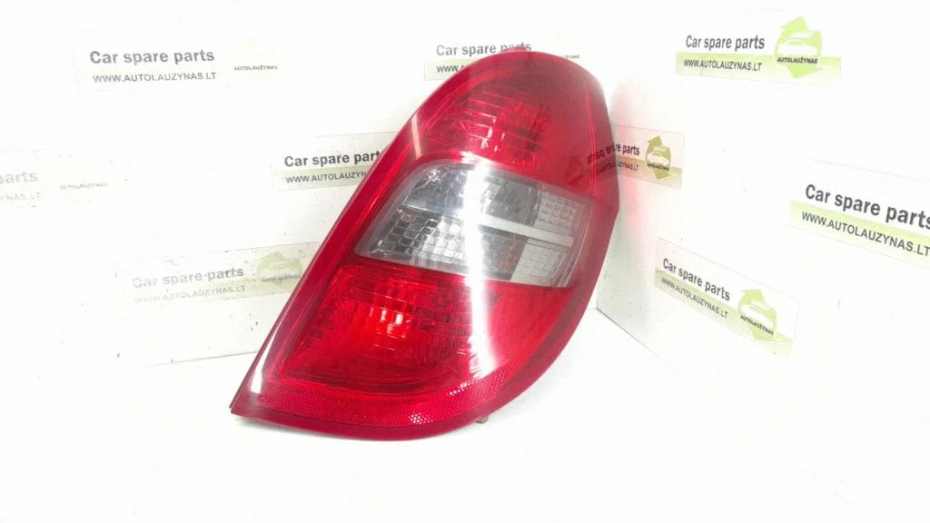 Rear/tail lights – right