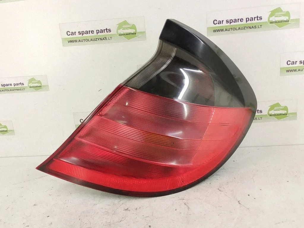 Rear/tail lights – right