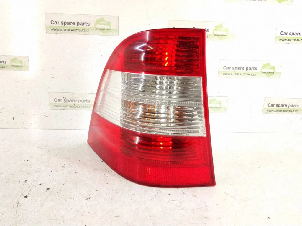 Lampa tylna w błotniku – lewa