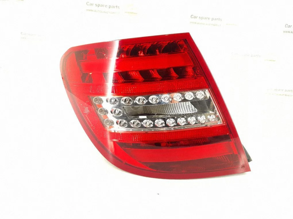 Lampa tylna w błotniku – lewa