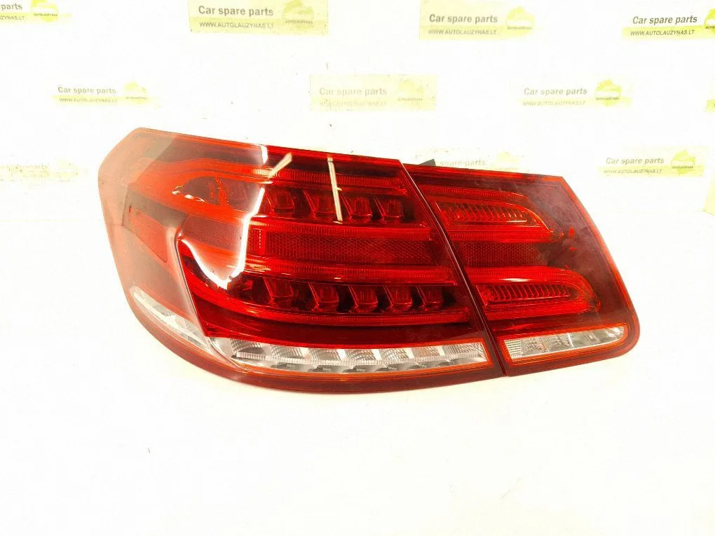 Rear/tail lights – left