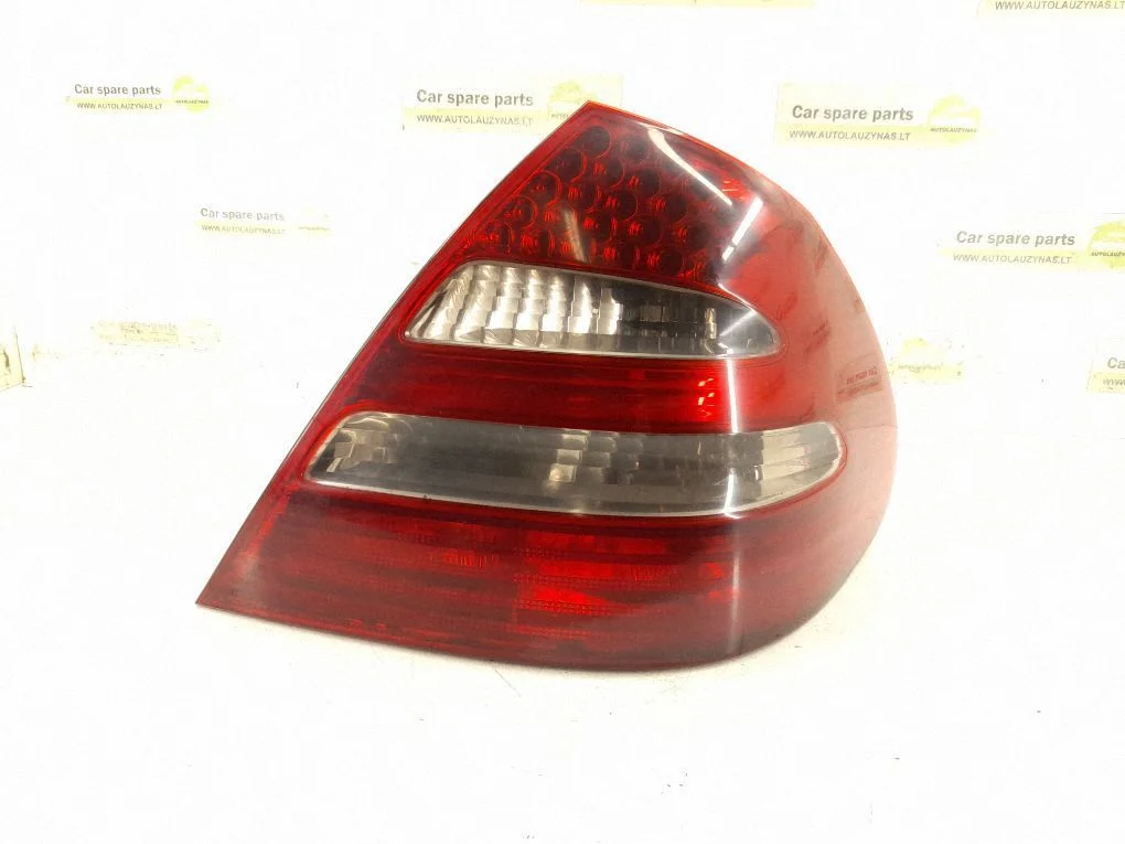 Rear/tail lights – right