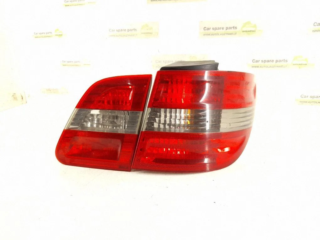 Rear/tail lights – right